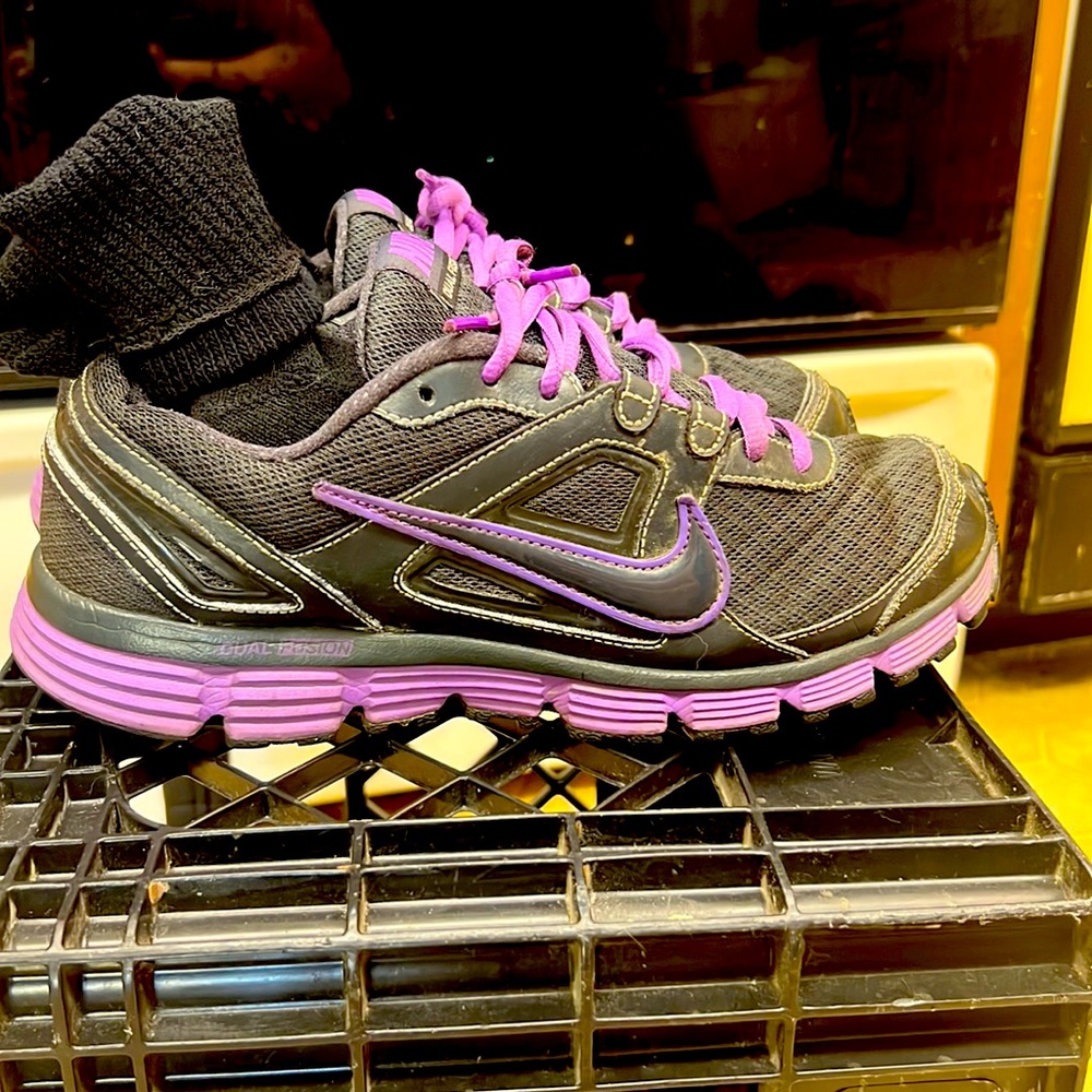 Nike Dual Fusion St Women's Size 9 Purple Black